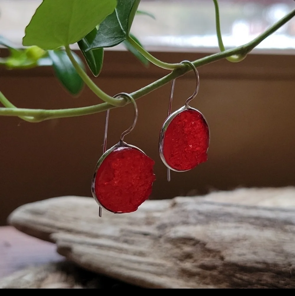 Red glass druzy stone wire drop earrings, silver tone - Picture 3 of 4